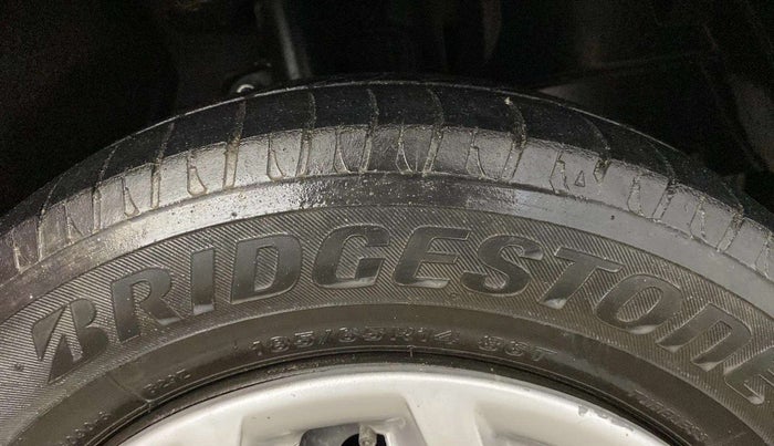 2016 Mahindra Kuv100 K4 6 STR, Petrol, Manual, 51,814 km, Right Front Tyre Tread
