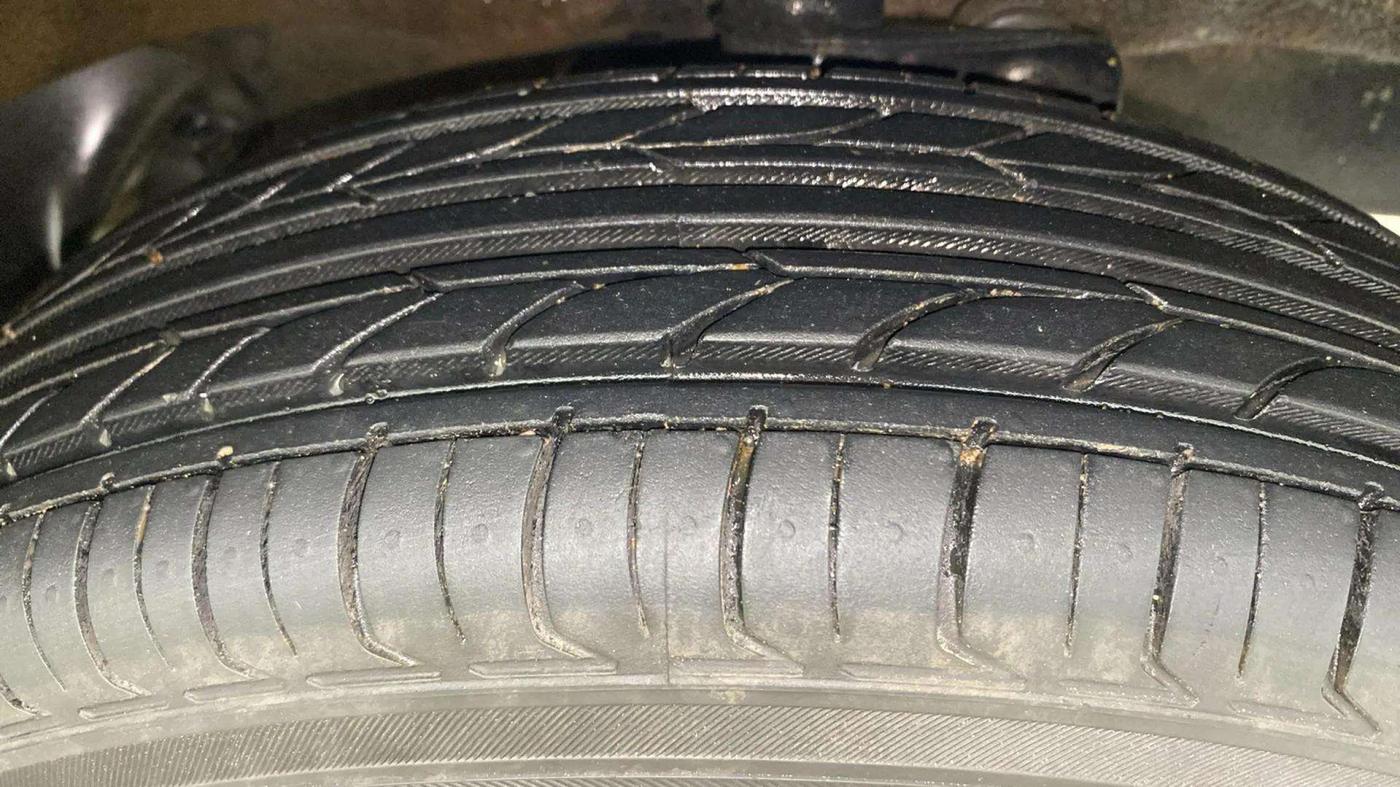 2021 Maruti Eeco 5 STR WITH A/C+HTR, Petrol, Manual, 36,183 km, Right Front Tyre Tread