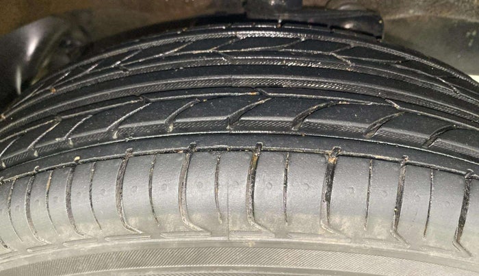 2021 Maruti Eeco 5 STR WITH A/C+HTR, Petrol, Manual, 36,183 km, Right Front Tyre Tread