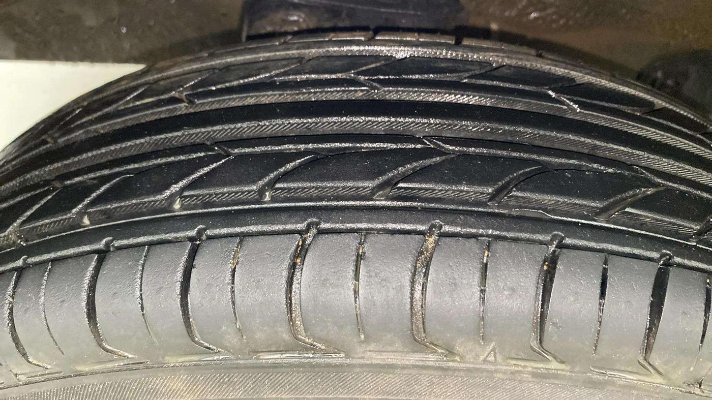 2021 Maruti Eeco 5 STR WITH A/C+HTR, Petrol, Manual, 36,183 km, Left Front Tyre Tread