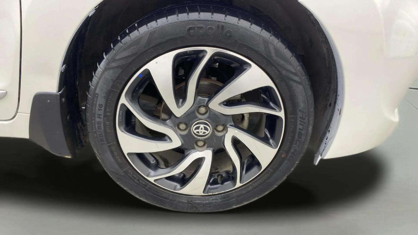 2021 Toyota Glanza V, Petrol, Manual, 52,856 km, Right Front Wheel