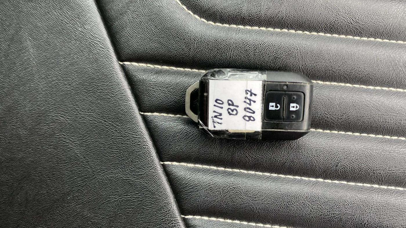 2021 Toyota Glanza V, Petrol, Manual, 52,856 km, Key Close Up