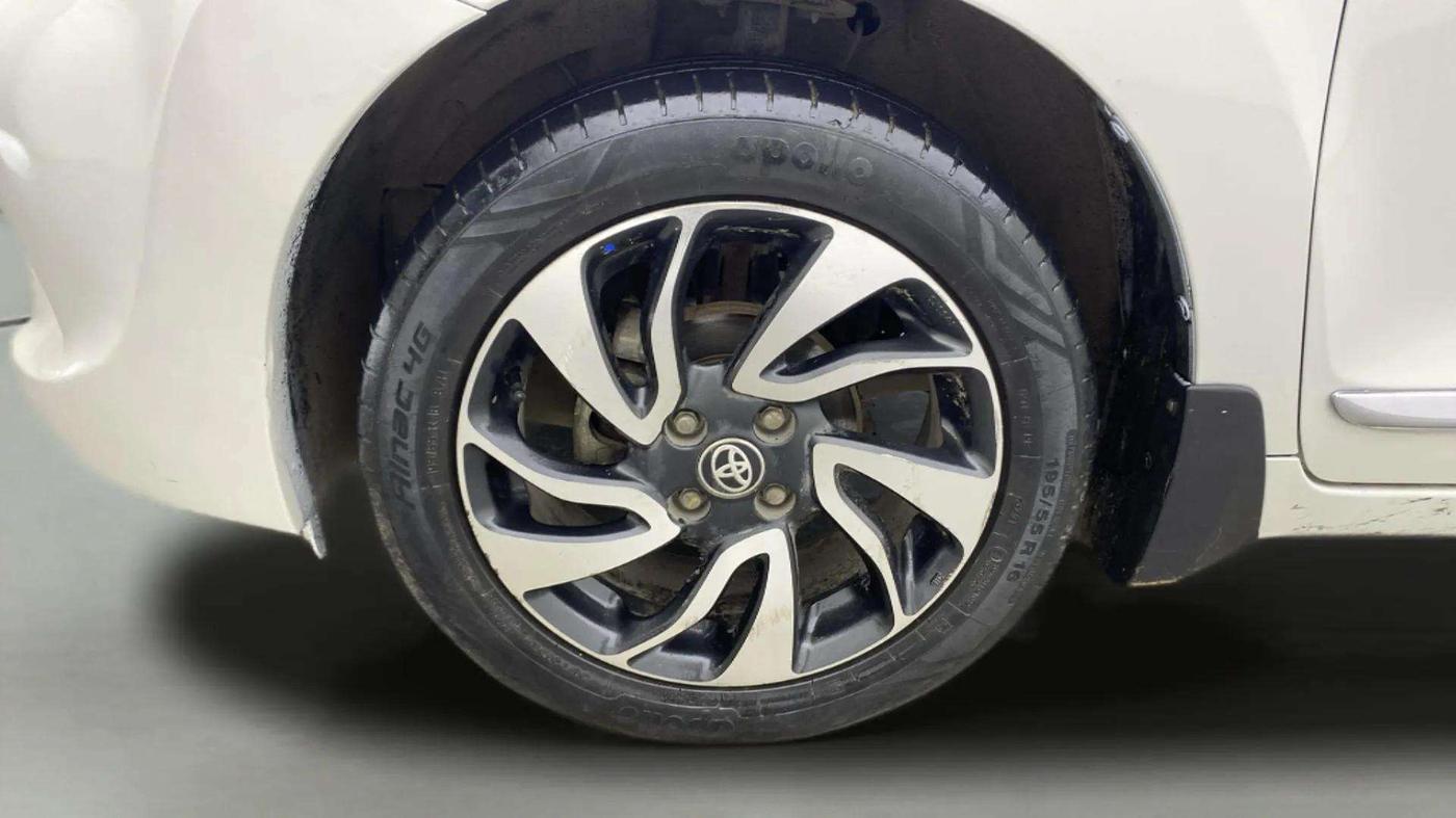 2021 Toyota Glanza V, Petrol, Manual, 52,856 km, Left Front Wheel