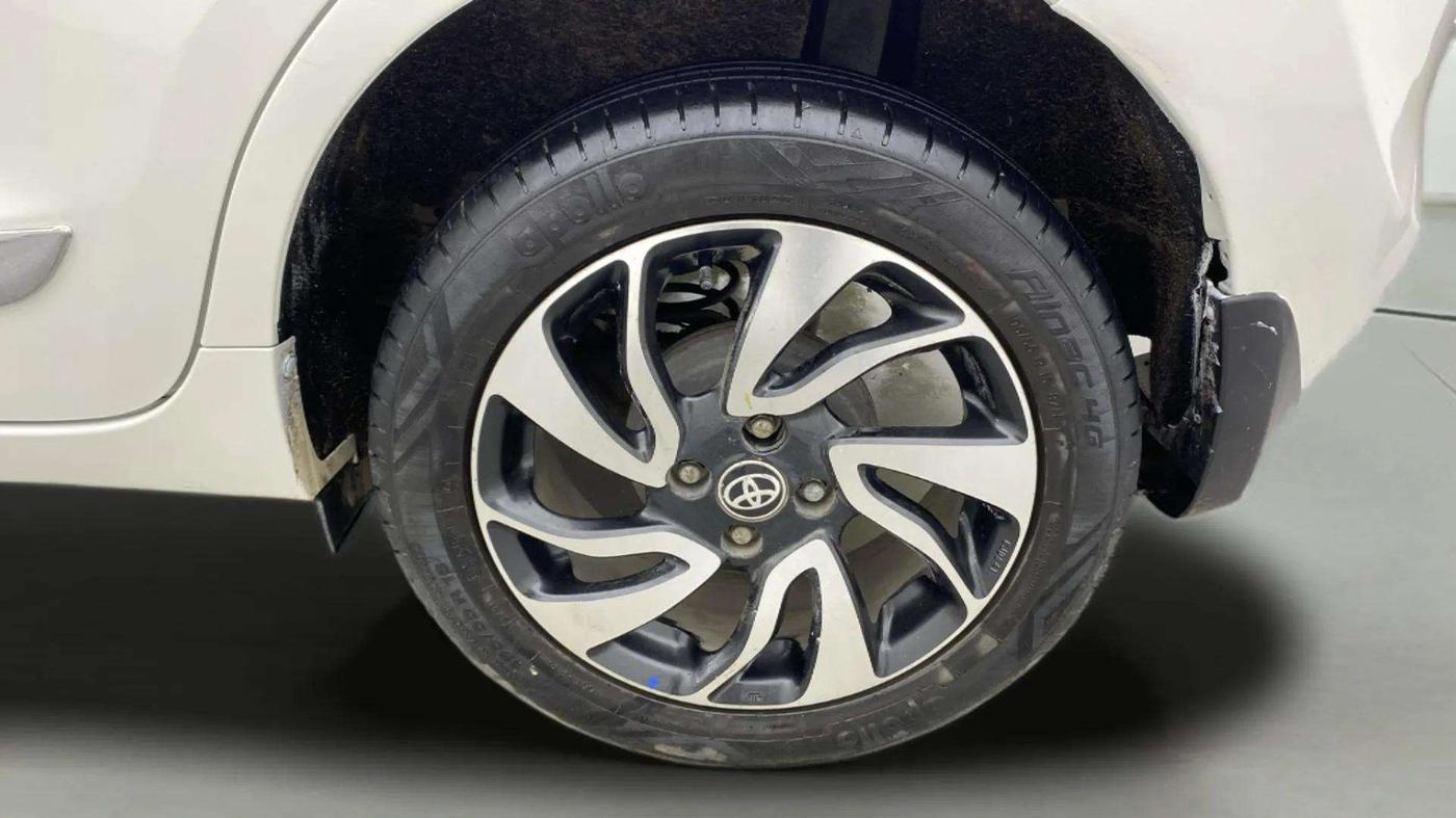 2021 Toyota Glanza V, Petrol, Manual, 52,856 km, Left Rear Wheel