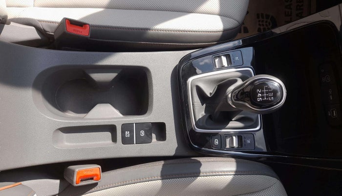 2024 Hyundai Creta SX (O) 1.5 PETROL, Petrol, Manual, 27,500 km, Gear Lever