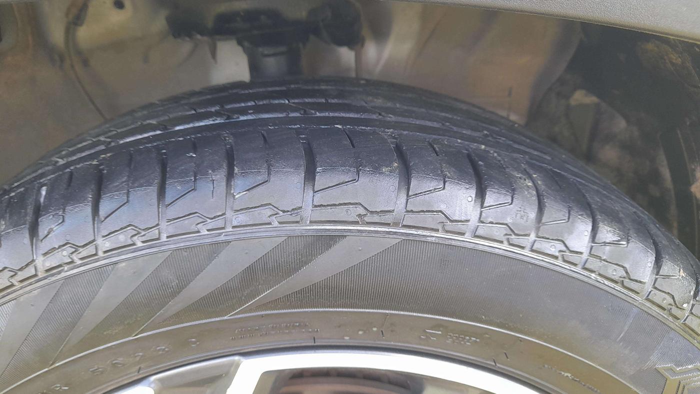 2024 Hyundai Creta SX (O) 1.5 PETROL, Petrol, Manual, 27,500 km, Right Rear Tyre Tread