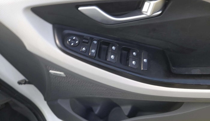 2024 Hyundai Creta SX (O) 1.5 PETROL, Petrol, Manual, 27,500 km, Driver Side Door Panels Control