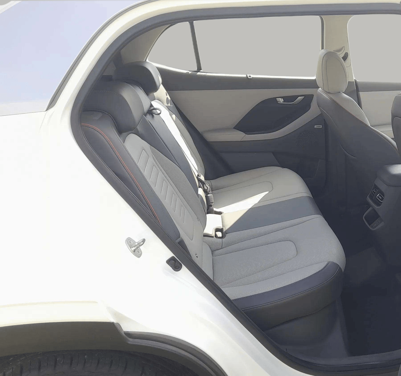 2024 Hyundai Creta SX (O) 1.5 PETROL, Petrol, Manual, 27,500 km, Right Side Rear Door Cabin