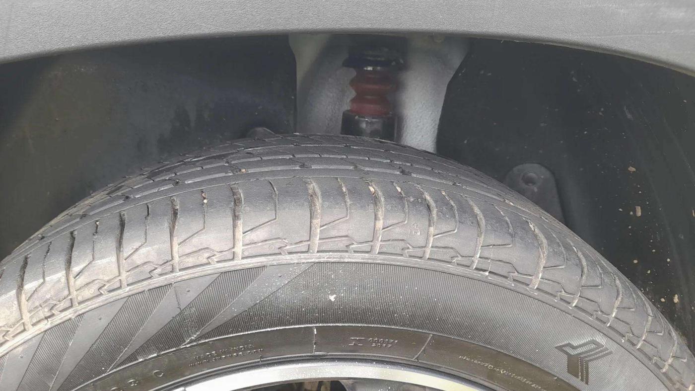 2024 Hyundai Creta SX (O) 1.5 PETROL, Petrol, Manual, 27,500 km, Left Front Tyre Tread