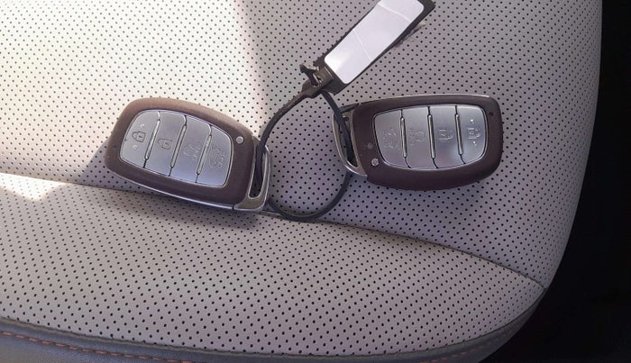 2024 Hyundai Creta SX (O) 1.5 PETROL, Petrol, Manual, 27,500 km, Key Close Up