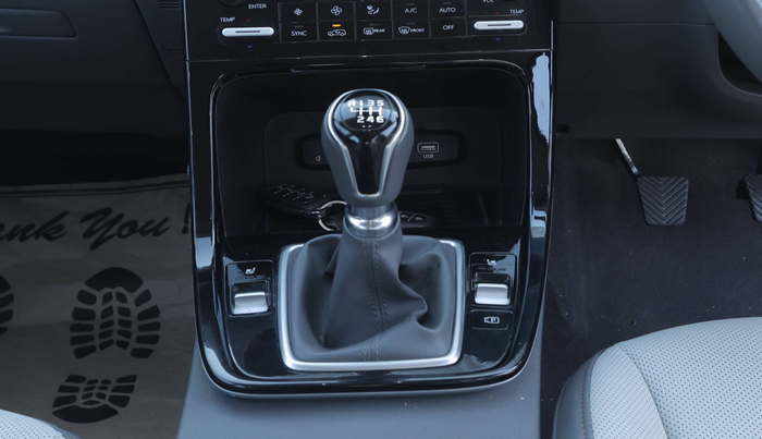 2024 Hyundai Creta SX (O) 1.5 PETROL, Petrol, Manual, 32,986 km, Gear Lever