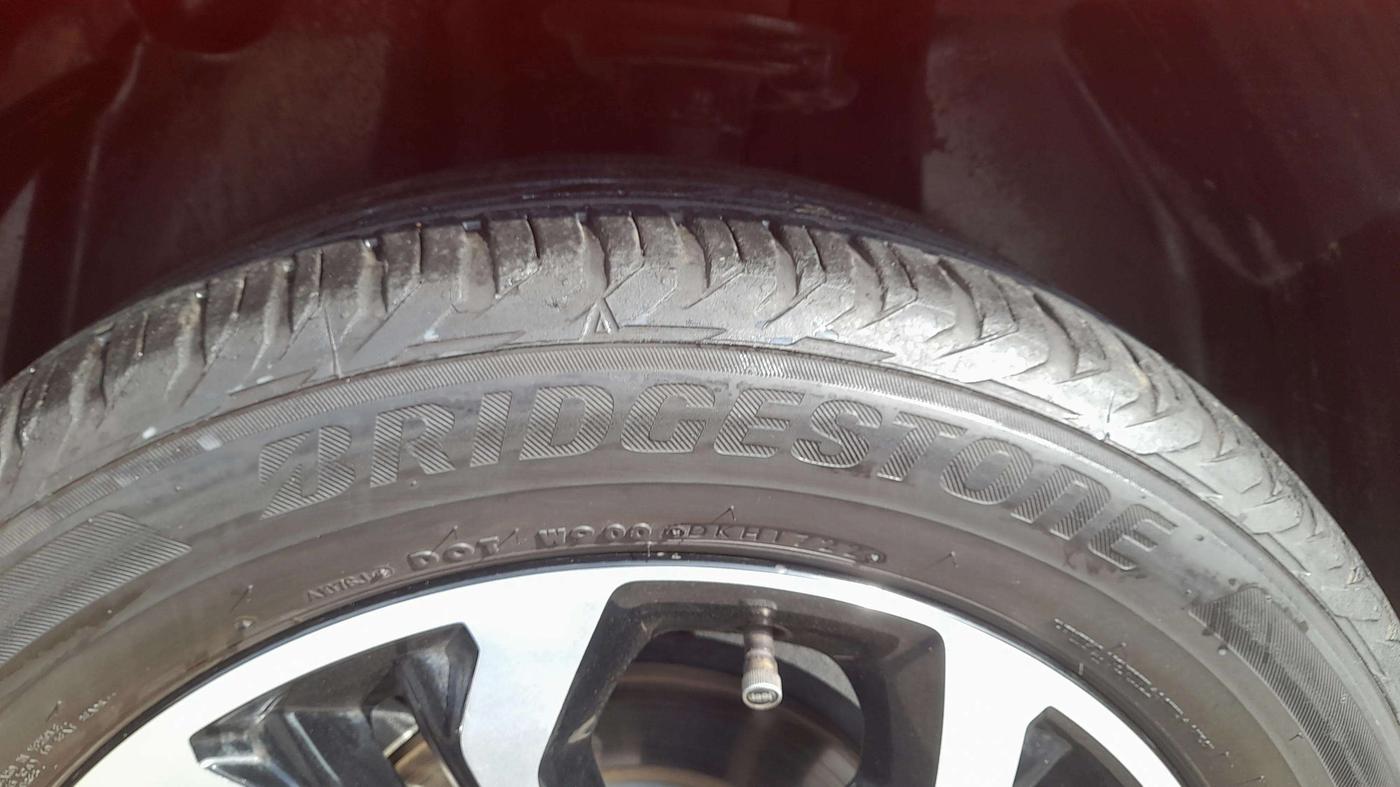 2022 Jeep Compass MODEL S (O) 1.4 PETROL DCT, Petrol, Automatic, 16,313 km, Left Front Tyre Tread