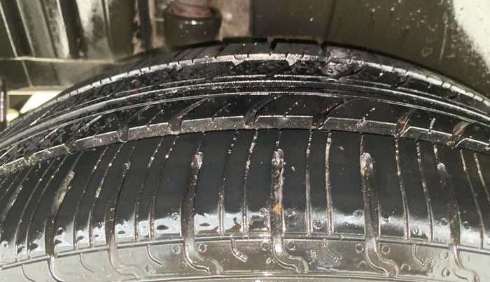 2017 Maruti Swift ZXI, Petrol, Manual, 43,954 km, Right Rear Tyre Tread
