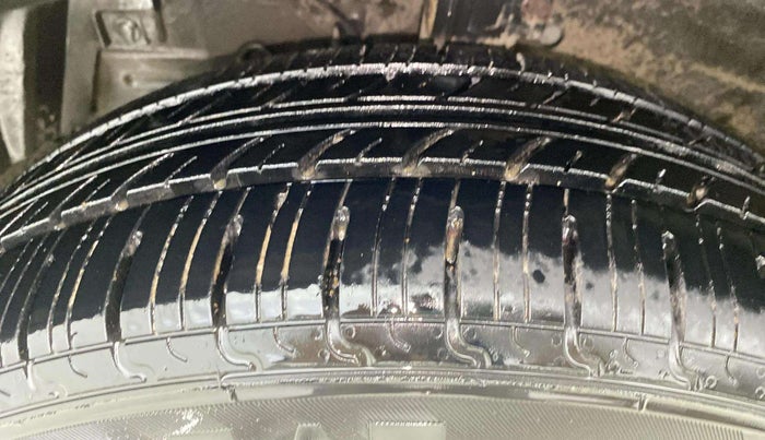 2017 Maruti Swift ZXI, Petrol, Manual, 43,954 km, Left Front Tyre Tread