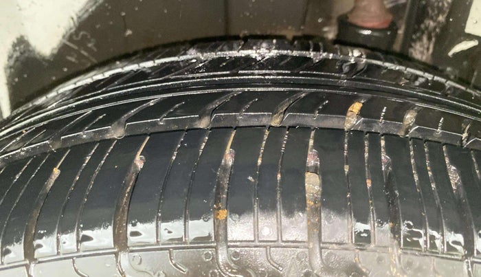 2017 Maruti Swift ZXI, Petrol, Manual, 43,954 km, Left Rear Tyre Tread