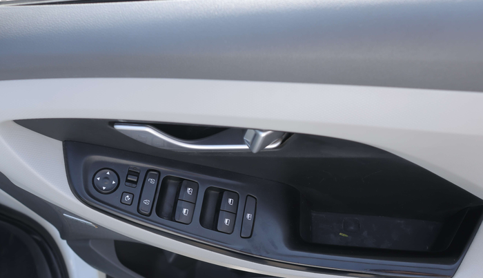 2024 Hyundai Creta SX (O) 1.5 PETROL, Petrol, Manual, 28,102 km, Driver Side Door Panels Control