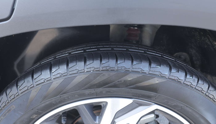 2024 Hyundai Creta SX (O) 1.5 PETROL, Petrol, Manual, 28,102 km, Right Front Tyre Tread