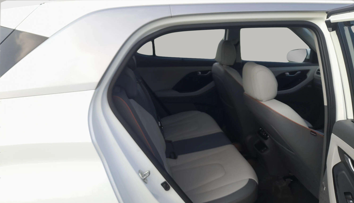 2024 Hyundai Creta SX (O) 1.5 PETROL, Petrol, Manual, 28,102 km, Right Side Rear Door Cabin