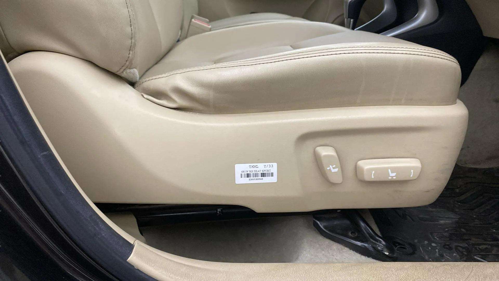 Driver-side-adjustment-panel-40