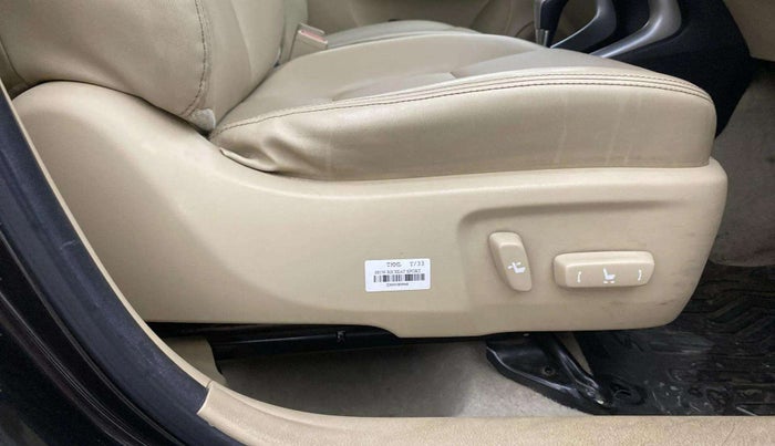 2018 Toyota YARIS VX CVT, Petrol, Automatic, 48,233 km, Driver Side Adjustment Panel