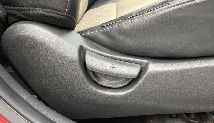 2018 Hyundai Grand i10 SPORTZ AT 1.2 KAPPA VTVT, Petrol, Automatic, 60,121 km, Driver Side Adjustment Panel