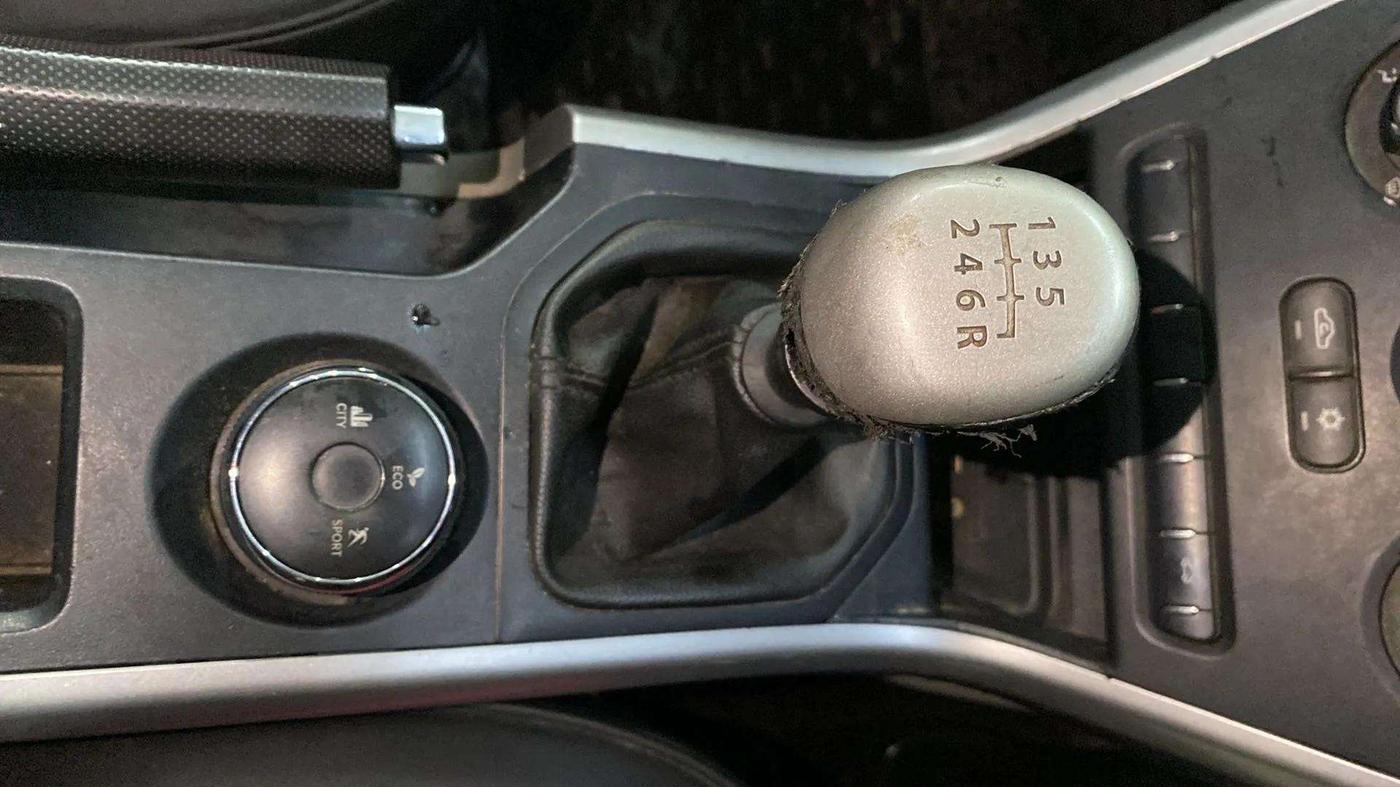2020 Tata NEXON XM PETROL, Petrol, Manual, 35,319 km, Gear Lever