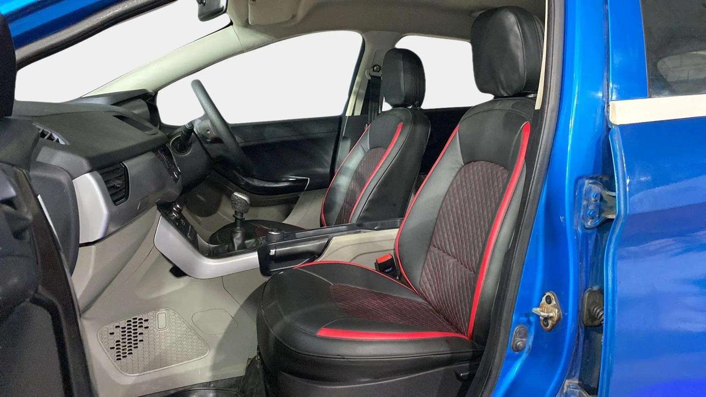 2020 Tata NEXON XM PETROL, Petrol, Manual, 35,319 km, Right Side Front Door Cabin