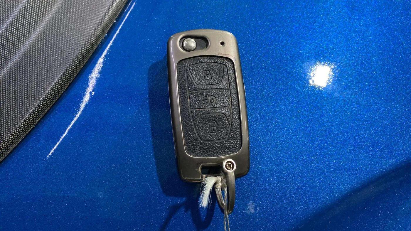 2020 Tata NEXON XM PETROL, Petrol, Manual, 35,319 km, Key Close Up