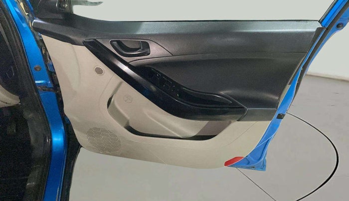2020 Tata NEXON XM PETROL, Petrol, Manual, 35,270 km, Driver Side Door Panels Control