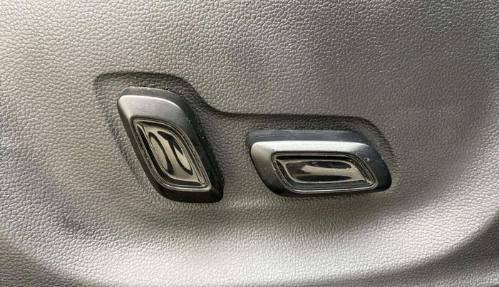 2022 MG ASTOR SHARP 1.5 MT, Petrol, Manual, 23,583 km, Driver Side Adjustment Panel