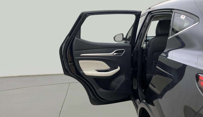 2022 MG ASTOR SHARP 1.5 MT, Petrol, Manual, 23,583 km, LHS Rear Door