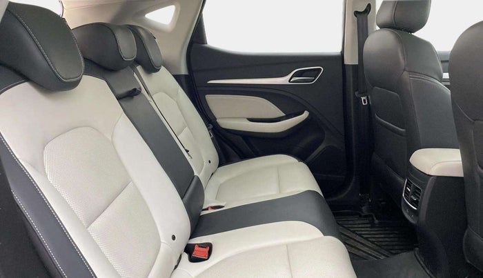 2022 MG ASTOR SHARP 1.5 MT, Petrol, Manual, 23,583 km, Right Side Rear Door Cabin