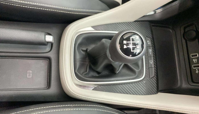 2022 MG ASTOR SHARP 1.5 MT, Petrol, Manual, 23,583 km, Gear Lever