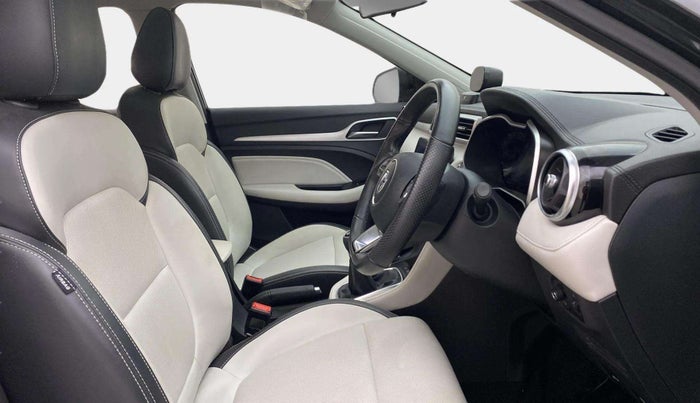 2022 MG ASTOR SHARP 1.5 MT, Petrol, Manual, 23,583 km, Right Side Front Door Cabin