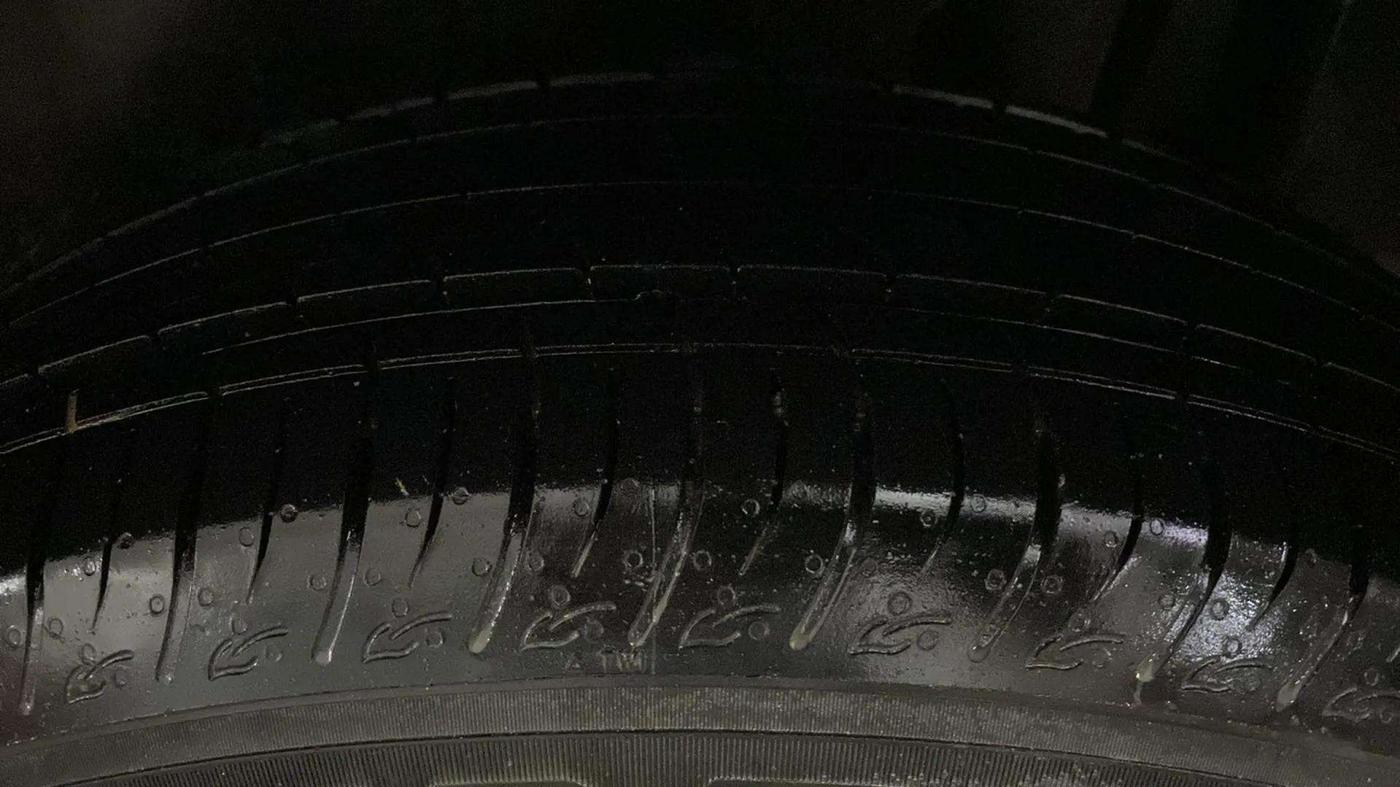 2024 Maruti BREZZA ZXI SMART HYBRID , Petrol, Manual, 7,546 km, Left Rear Tyre Tread