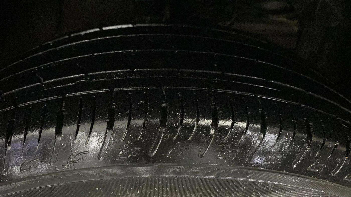 2024 Maruti BREZZA ZXI SMART HYBRID , Petrol, Manual, 7,546 km, Right Front Tyre Tread