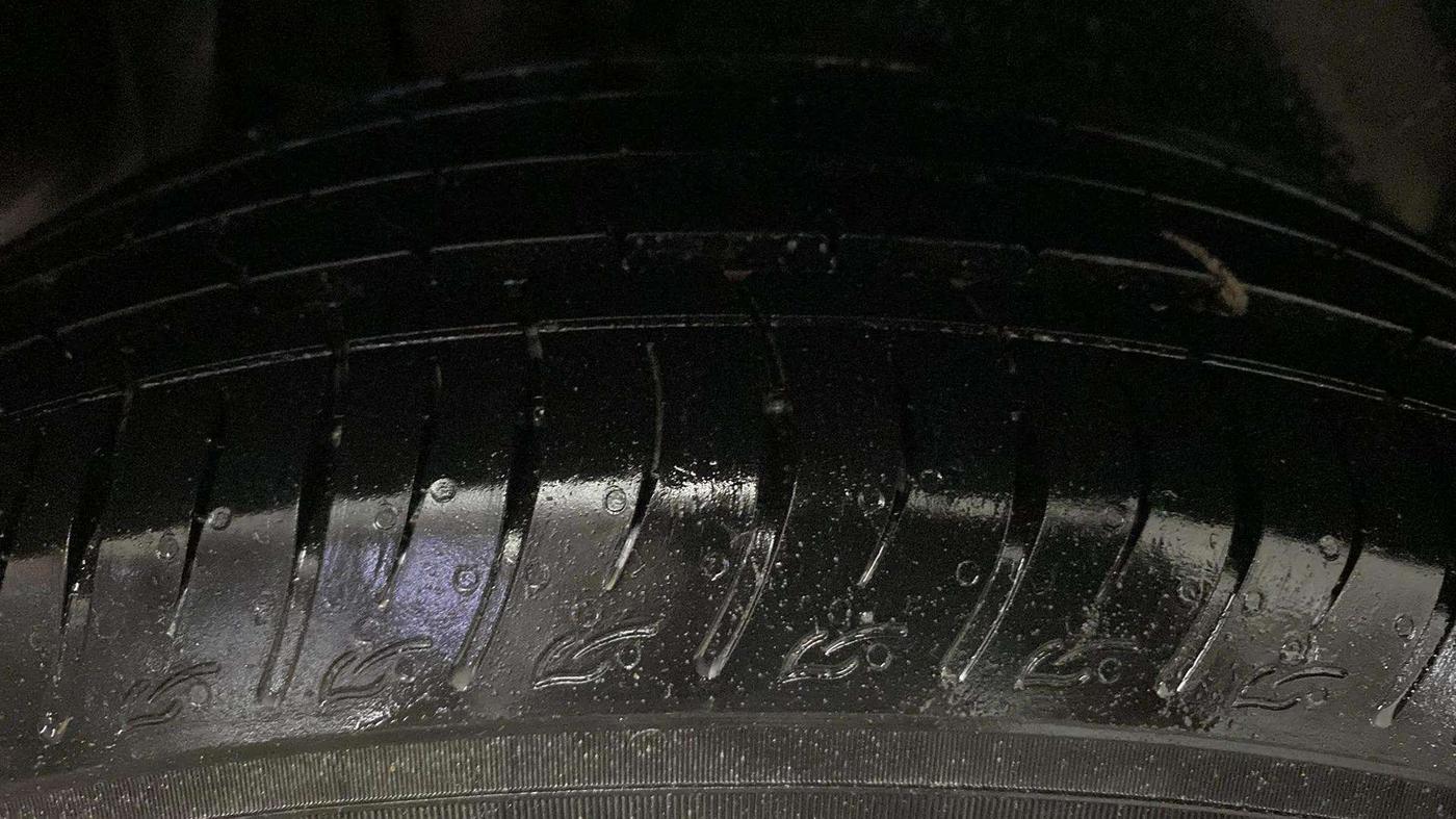 2024 Maruti BREZZA ZXI SMART HYBRID , Petrol, Manual, 7,546 km, Right Rear Tyre Tread