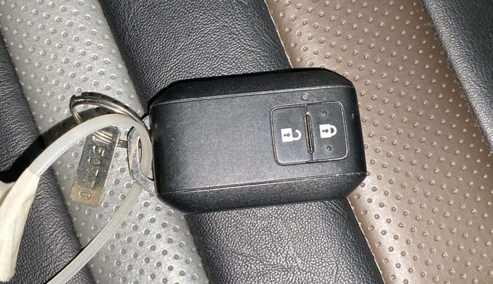 2024 Maruti BREZZA ZXI SMART HYBRID , Petrol, Manual, 7,041 km, Key Close Up