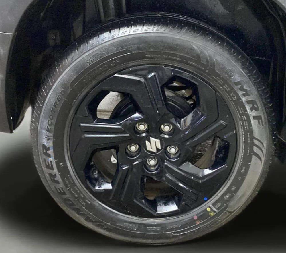 2024 Maruti BREZZA ZXI SMART HYBRID , Petrol, Manual, 7,546 km, Right Rear Wheel