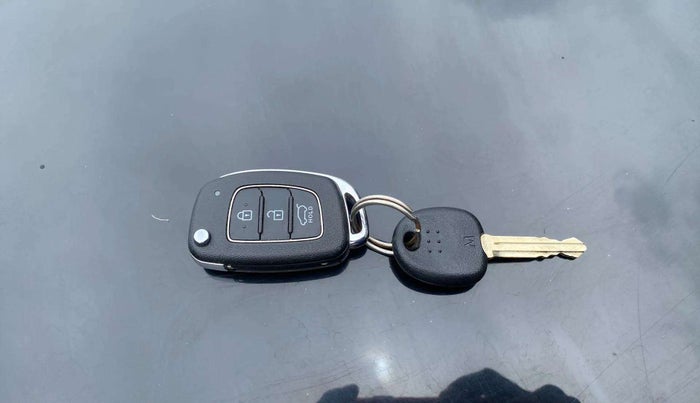 2023 Hyundai VENUE S 1.2, Petrol, Manual, 3,992 km, Key Close Up