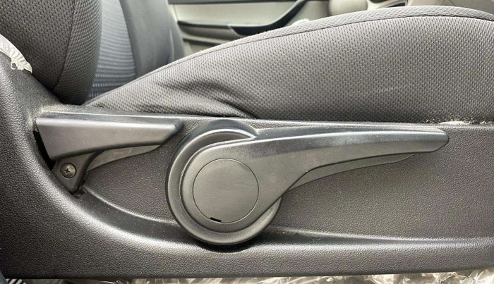 2019 Tata Tiago XZ PLUS DUAL TONE PETROL, Petrol, Manual, 25,752 km, Driver Side Adjustment Panel