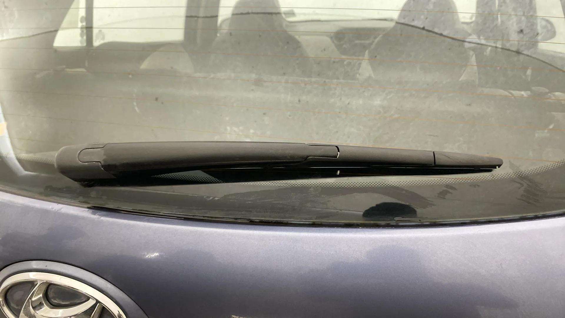 Rear-windshield-wiper-blade-24