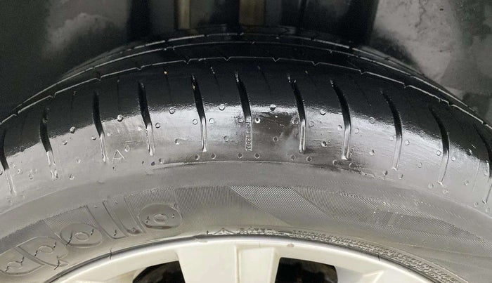 2023 Volkswagen VIRTUS HIGHLINE TSI 1.0 AT, Petrol, Automatic, 60,939 km, Right Rear Tyre Tread