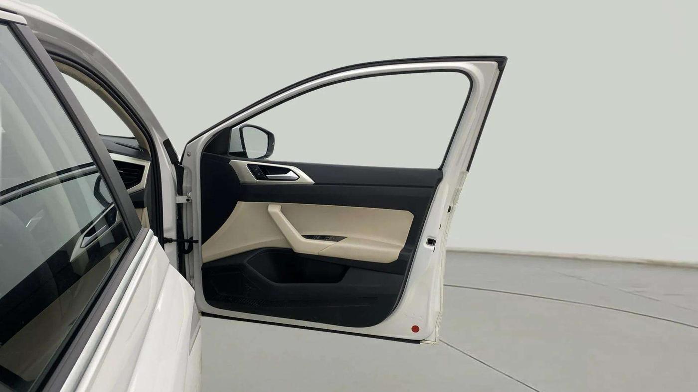 2023 Volkswagen VIRTUS HIGHLINE TSI 1.0 AT, Petrol, Automatic, 61,158 km, RHS Front Door