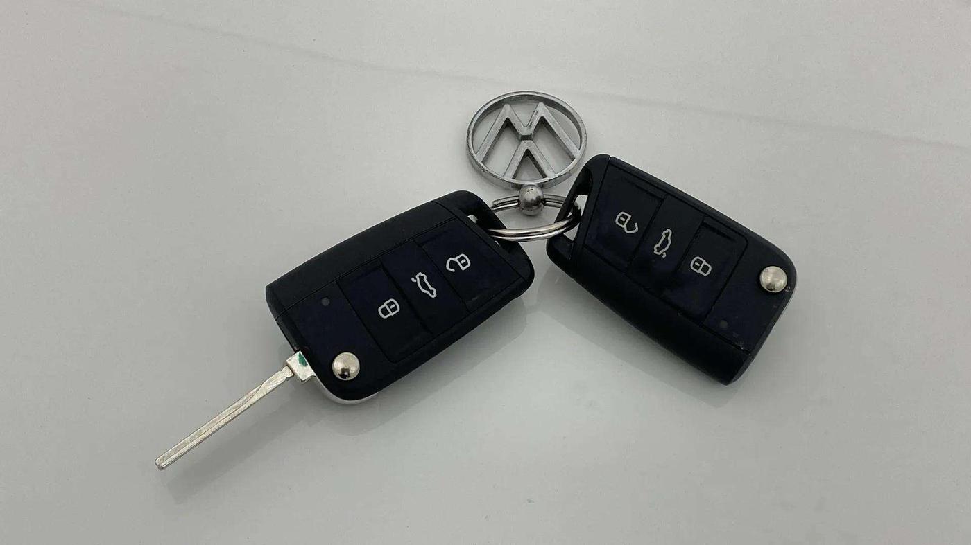 2023 Volkswagen VIRTUS HIGHLINE TSI 1.0 AT, Petrol, Automatic, 61,158 km, Key Close Up