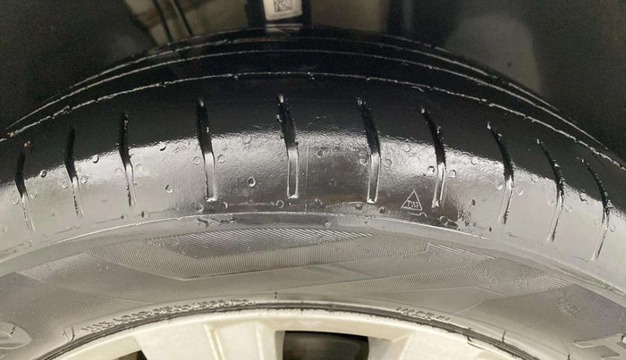 2023 Volkswagen VIRTUS HIGHLINE TSI 1.0 AT, Petrol, Automatic, 60,939 km, Right Front Tyre Tread