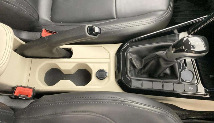 2023 Volkswagen VIRTUS HIGHLINE TSI 1.0 AT, Petrol, Automatic, 60,939 km, Gear Lever