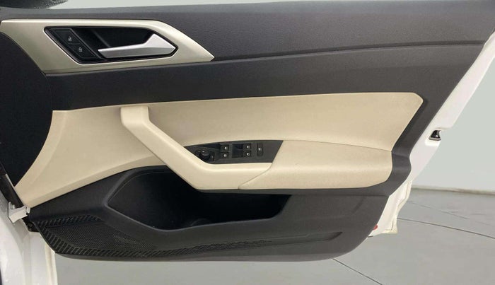 2023 Volkswagen VIRTUS HIGHLINE TSI 1.0 AT, Petrol, Automatic, 60,939 km, Driver Side Door Panels Control
