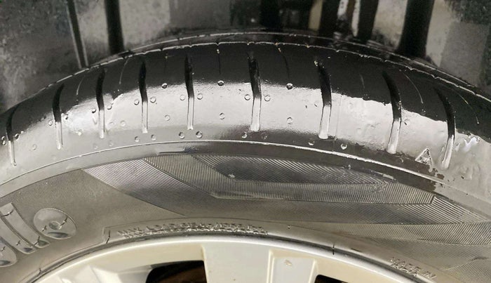 2023 Volkswagen VIRTUS HIGHLINE TSI 1.0 AT, Petrol, Automatic, 60,939 km, Left Rear Tyre Tread