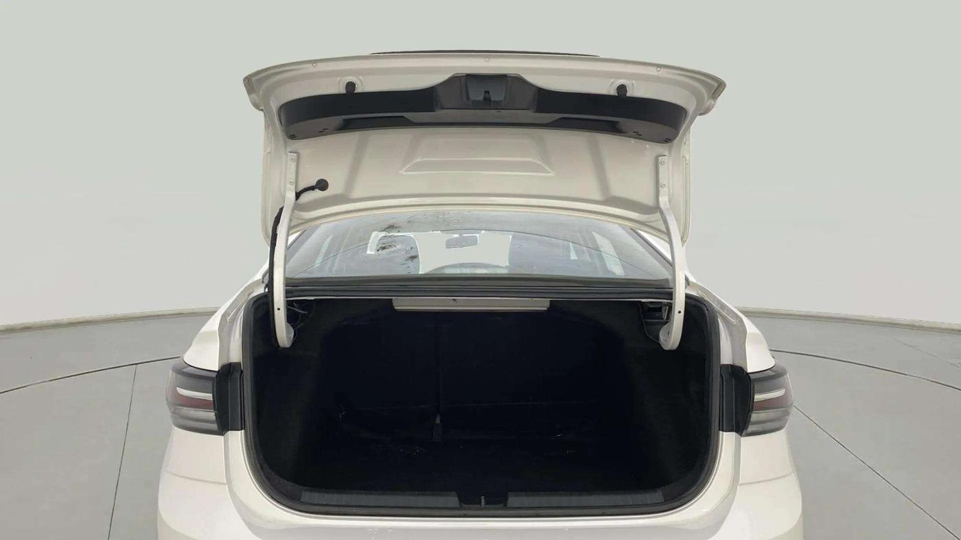 2023 Volkswagen VIRTUS HIGHLINE TSI 1.0 AT, Petrol, Automatic, 61,158 km, Boot Door Open